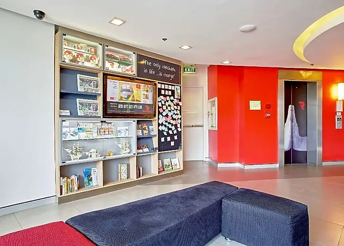 Red Planet Hotel